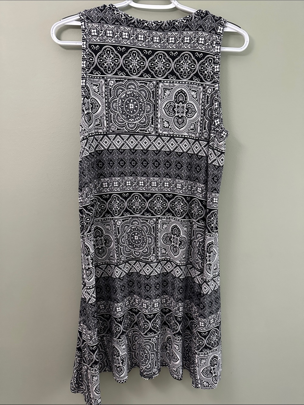 LOFT Women’s Black and White Printed Sleeveless Shift Dress Size LP - Picture 3 of 4